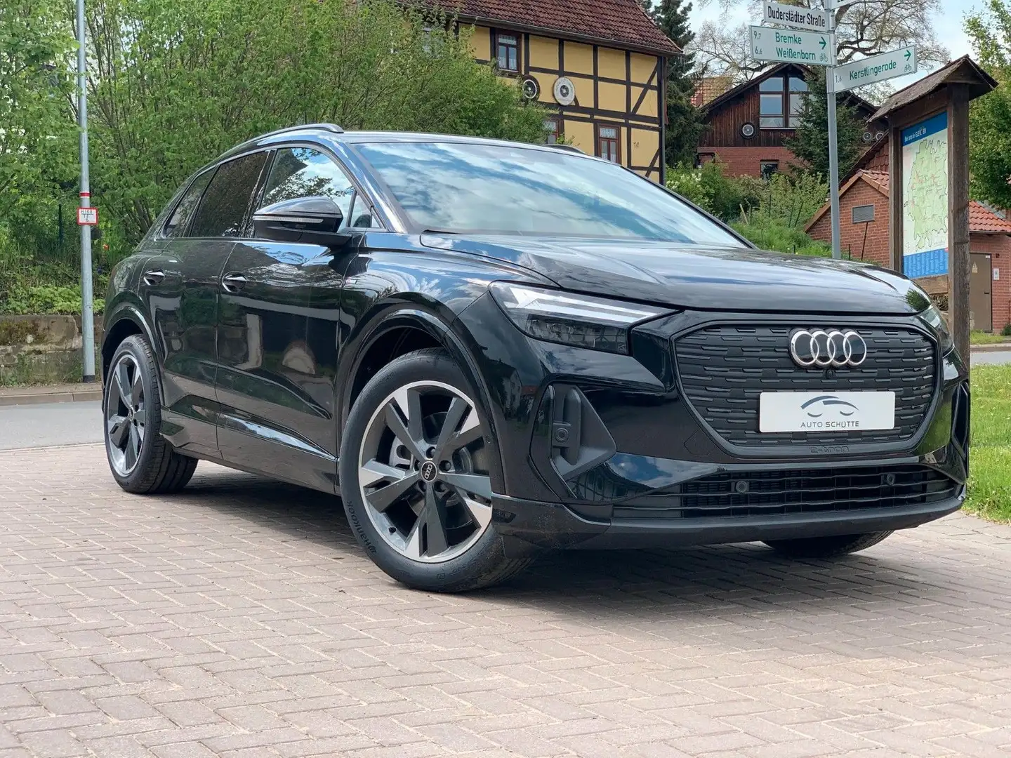 Audi Q4 40 e-tron S-Line  20" Optik Paket LED  sofort Schwarz - 1