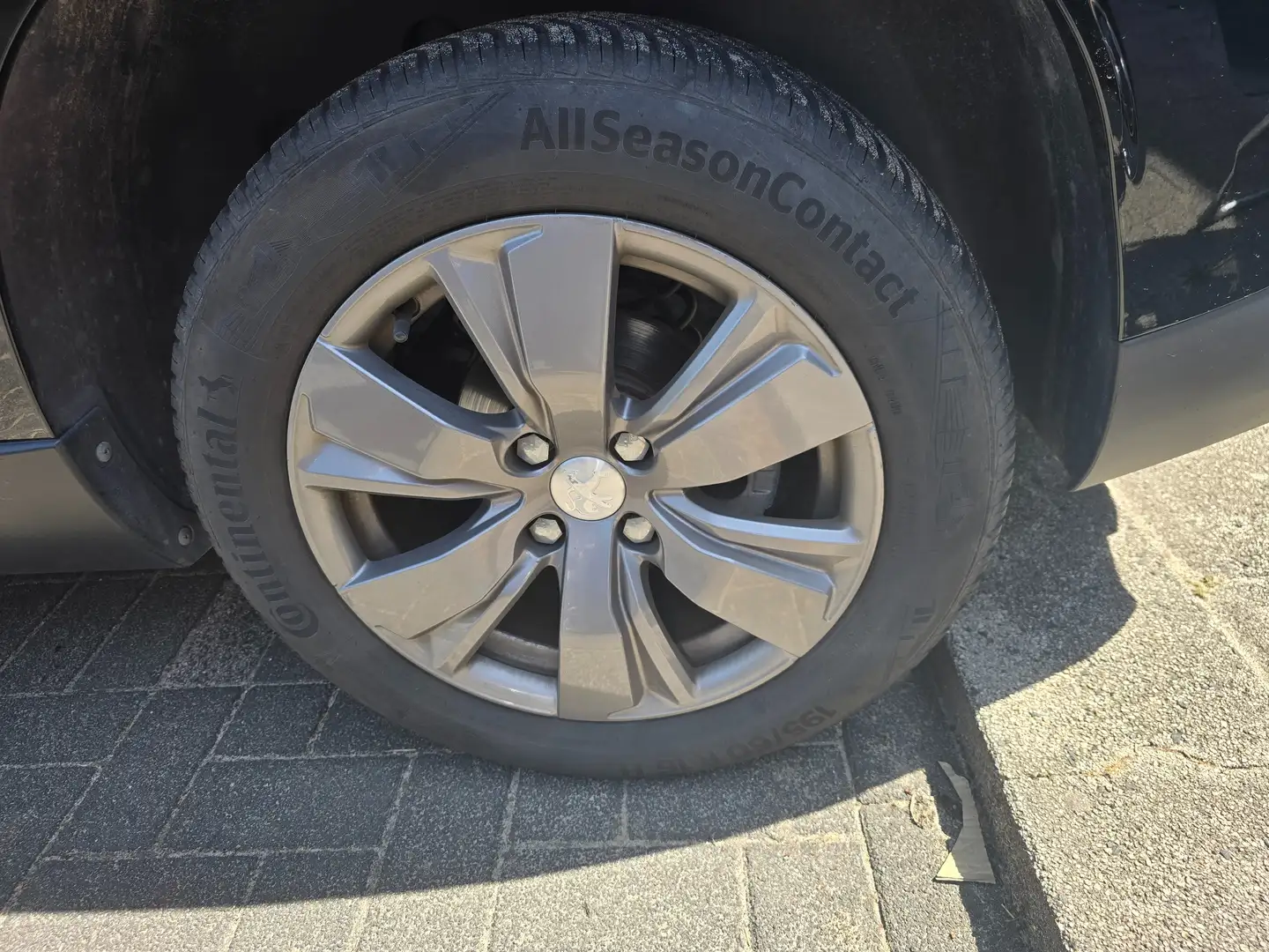 Peugeot 2008 2008 1.2 PureT. Blue Lion Zwart - 2