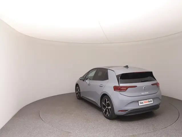 Volkswagen Id.3 view 5