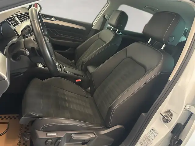 Volkswagen Passat view 20