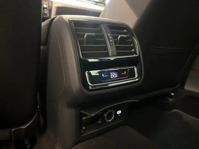 Volkswagen Passat view 26