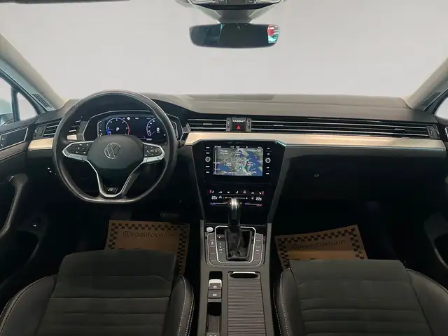 Volkswagen Passat view 18