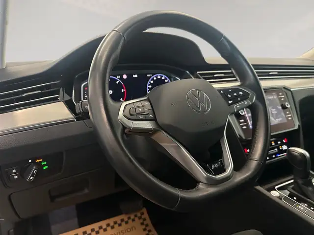 Volkswagen Passat view 17