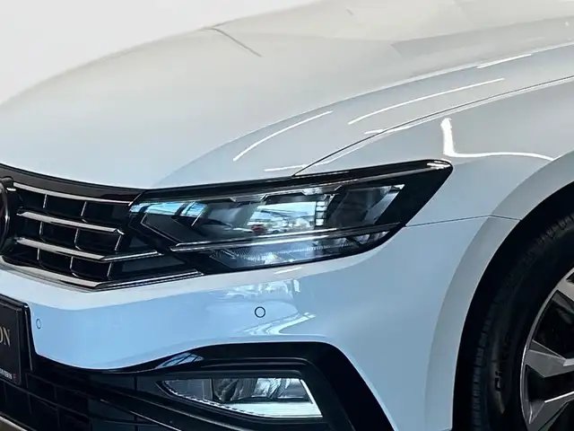 Volkswagen Passat view 12