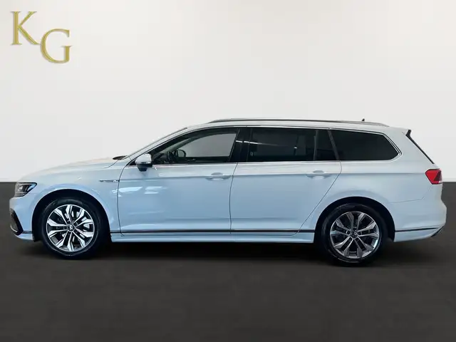 Volkswagen Passat view 4