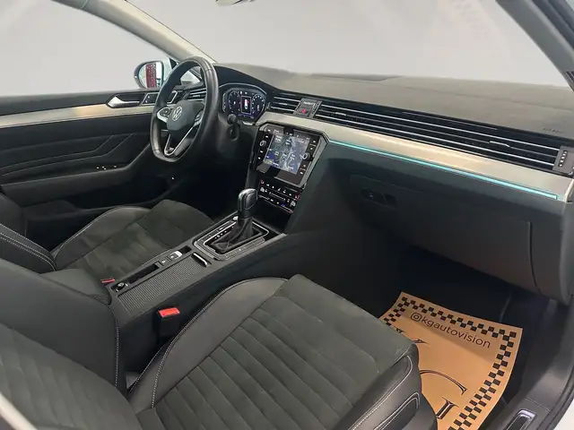 Volkswagen Passat view 16