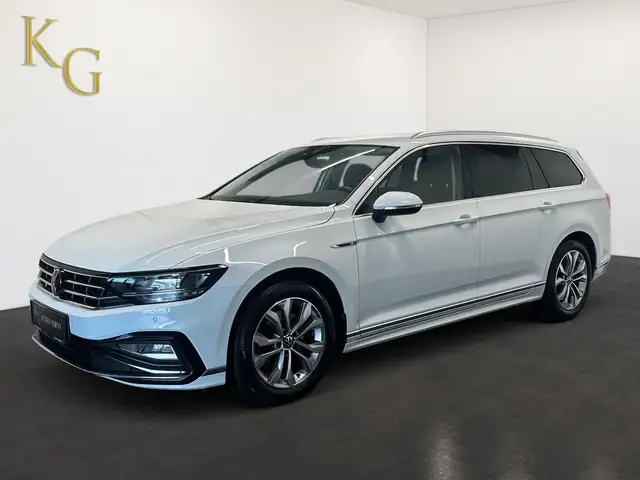 Volkswagen Passat view 2