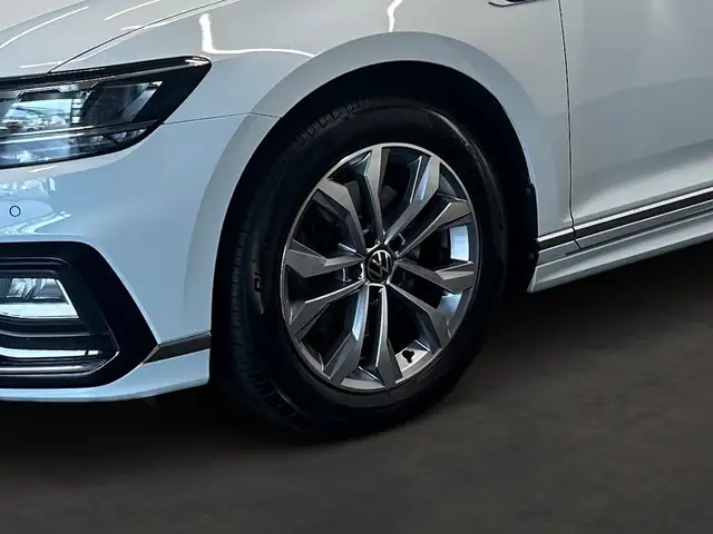 Volkswagen Passat view 13