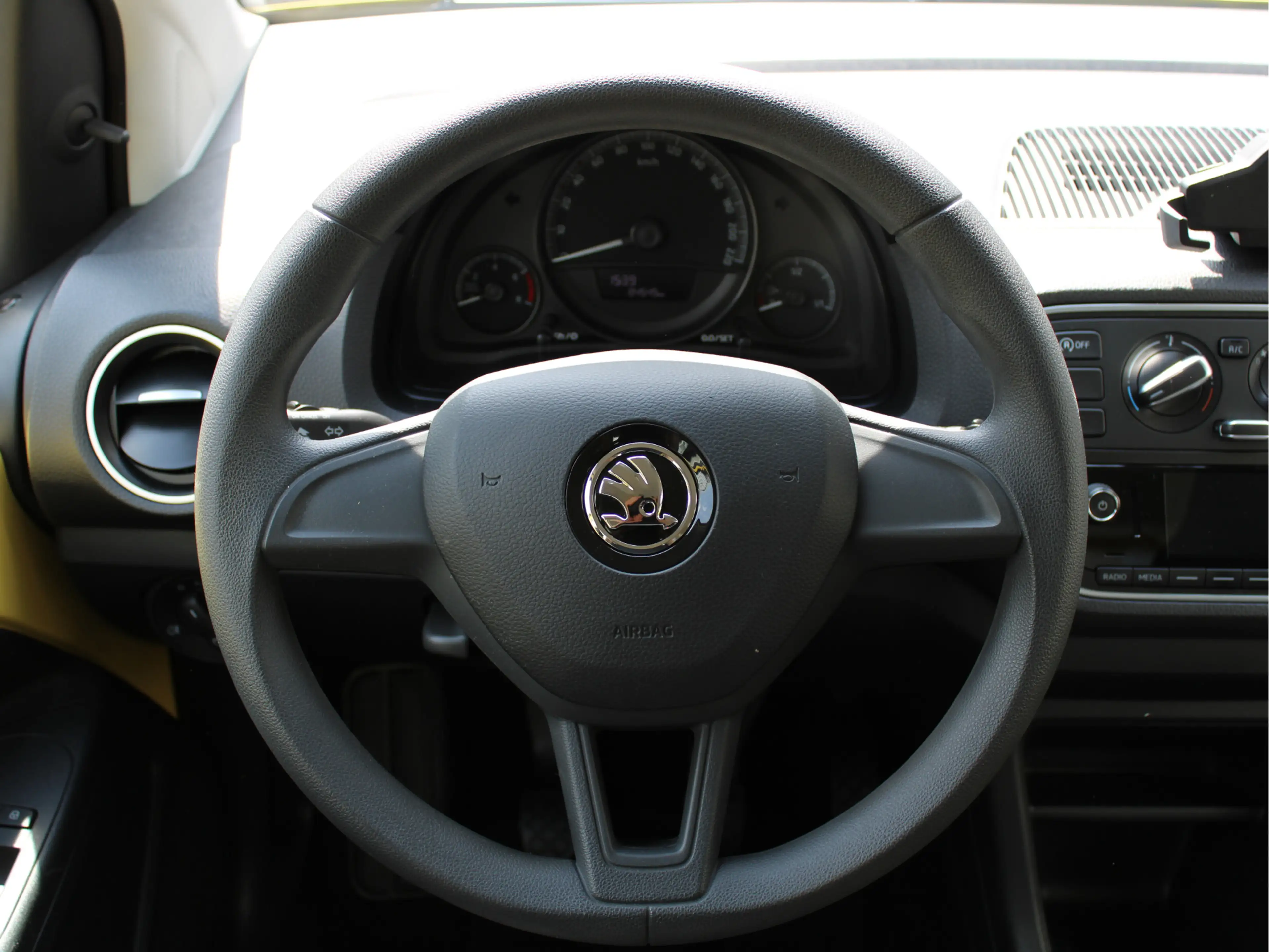 Skoda Citigo 1.0 Greentech Ambition CruiseControl/Bluetooth/Air — photo 11