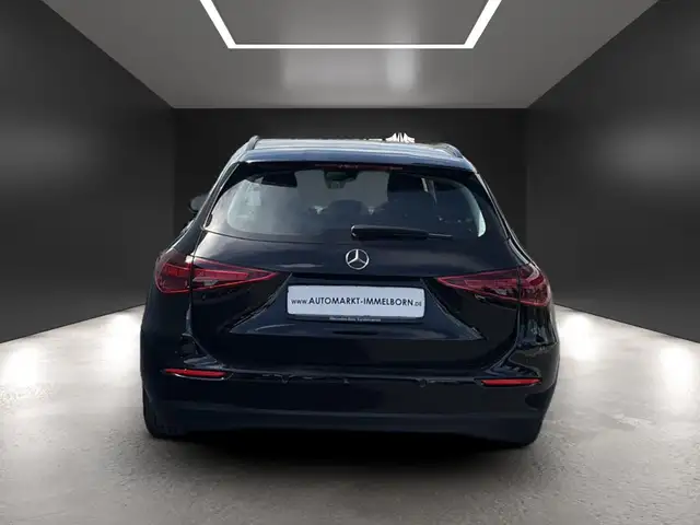 Mercedes-Benz C-Class view 9