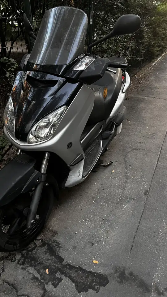 Yamaha X-Max 250