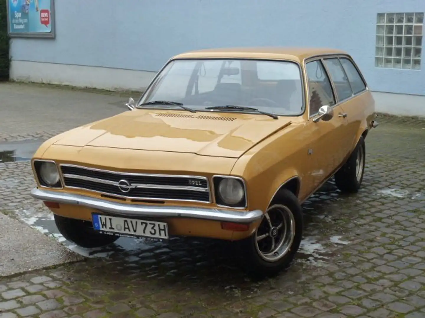 Opel Ascona Opel Ascona A Voyage 1,6 Automatik Amarillo - 1