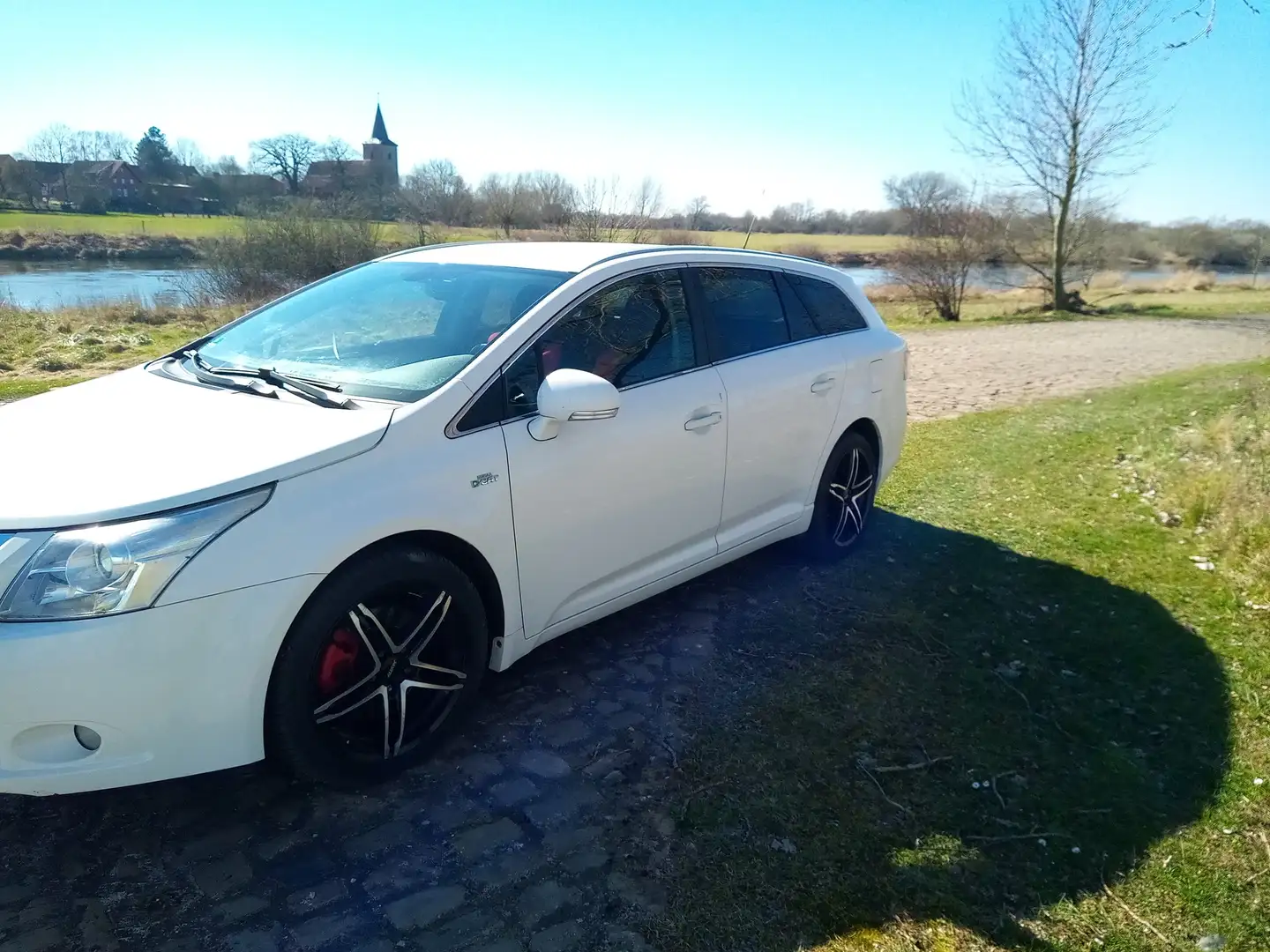 Toyota Avensis Avensis Combi Diesel Combi 2.2 D-CAT Executive Weiß - 1