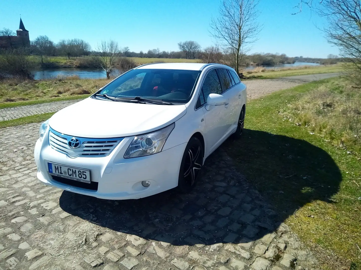 Toyota Avensis Avensis Combi Diesel Combi 2.2 D-CAT Executive Weiß - 2