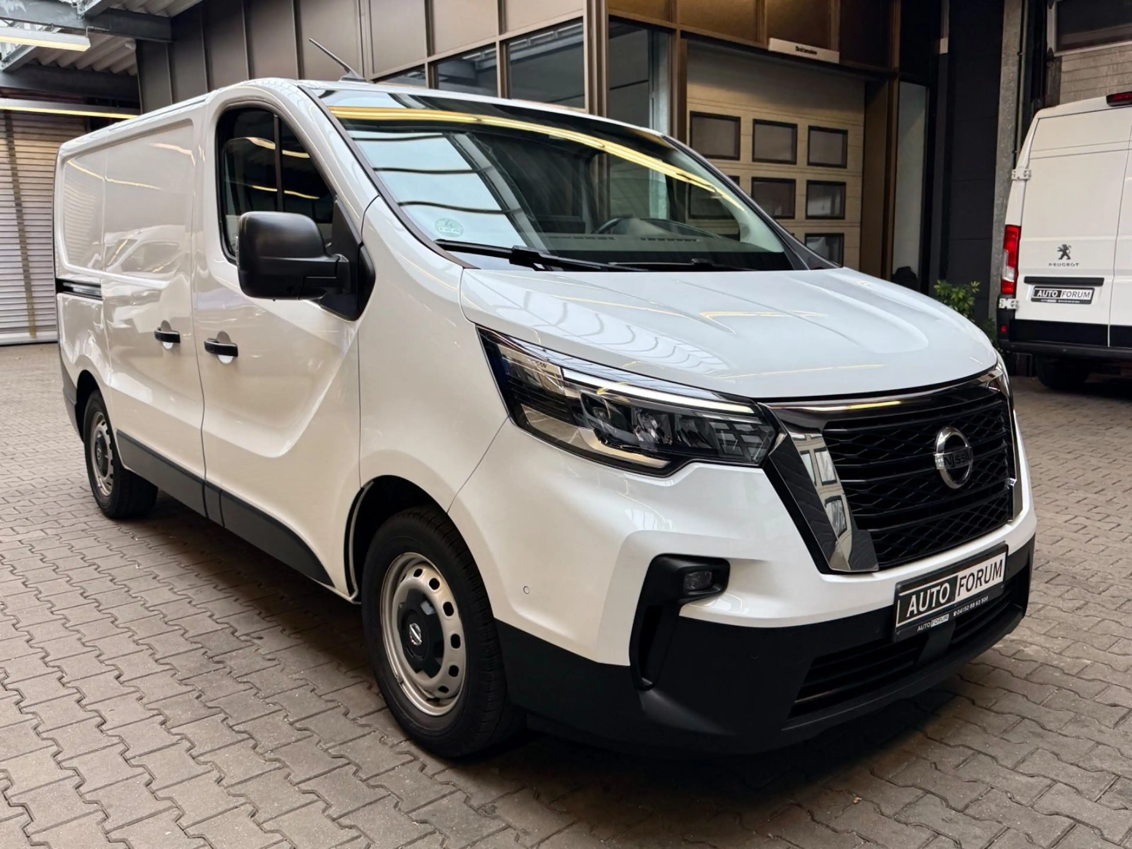 Nissan Primastar 2.0 D L1H1 AUTOMATIK AHK NAVI LED CAM — photo 2