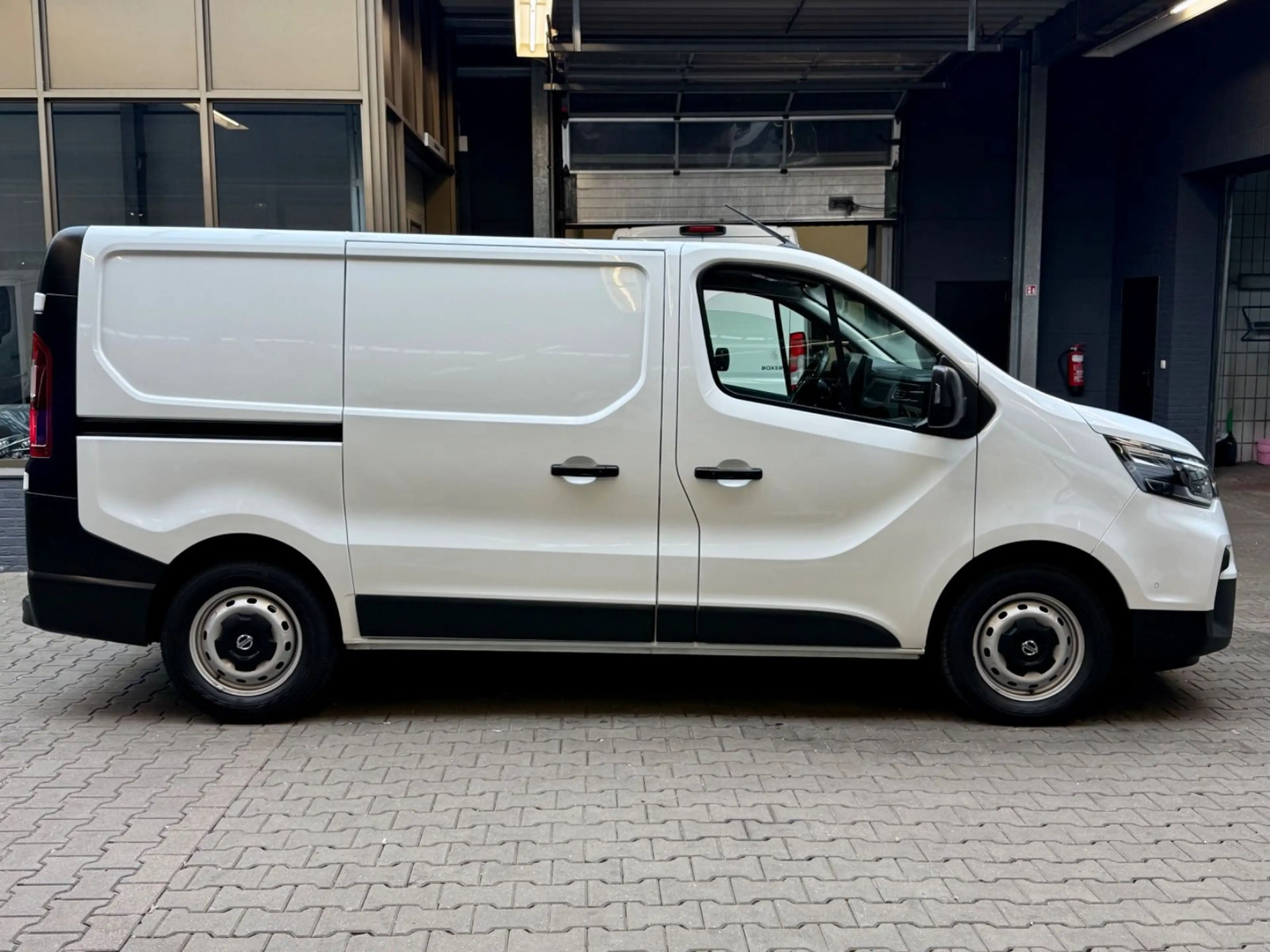 Nissan Primastar 2.0 D L1H1 AUTOMATIK AHK NAVI LED CAM — photo 13