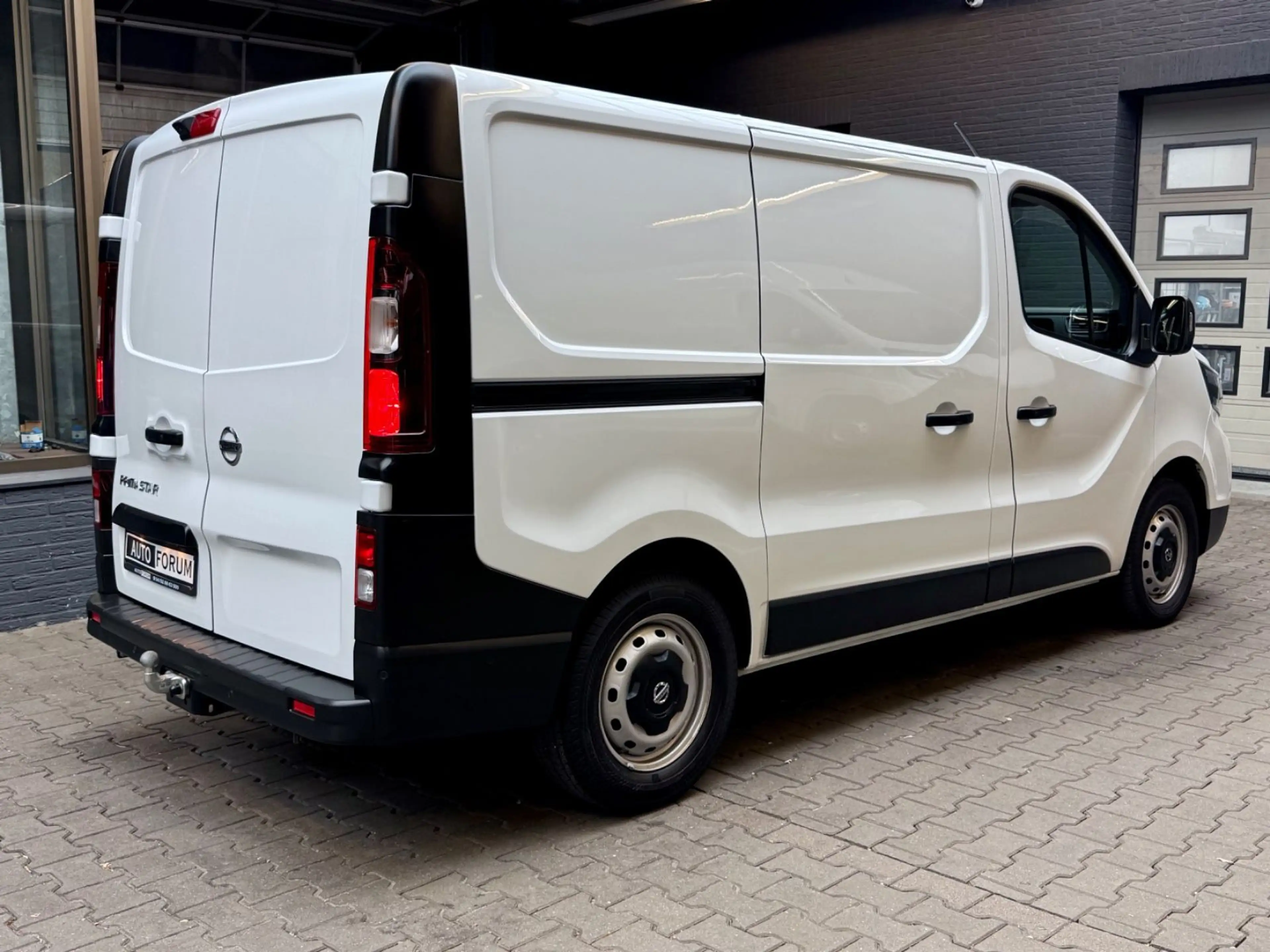 Nissan Primastar 2.0 D L1H1 AUTOMATIK AHK NAVI LED CAM — photo 12