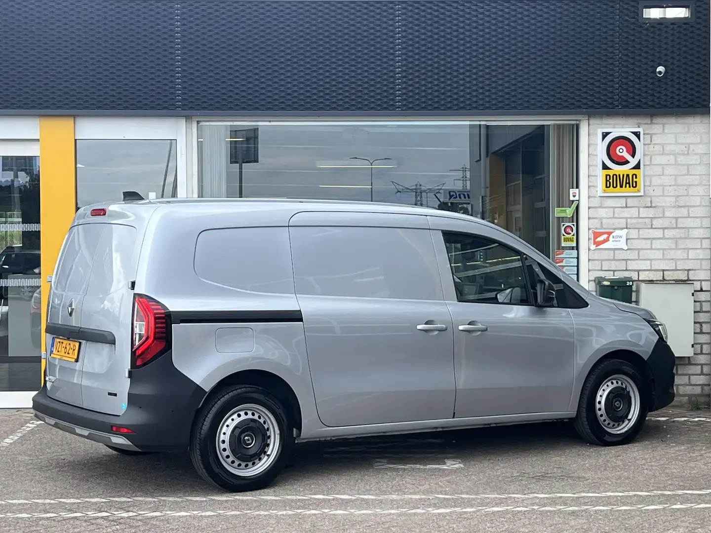 Renault Kangoo E-TECH Extra L2 44 kWh | 22KW Lader | Vloerplaat | Achter Zilver - 2