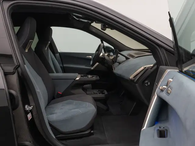 BMW Ix view 23