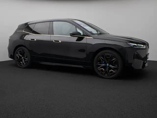 BMW Ix view 4
