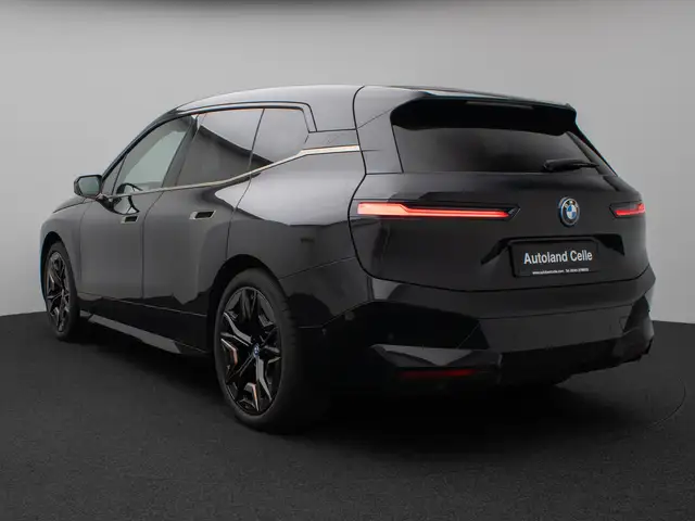 BMW Ix view 9