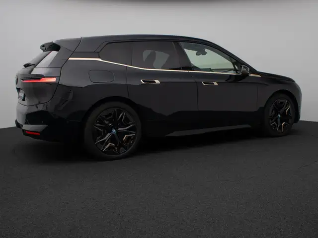 BMW Ix view 6