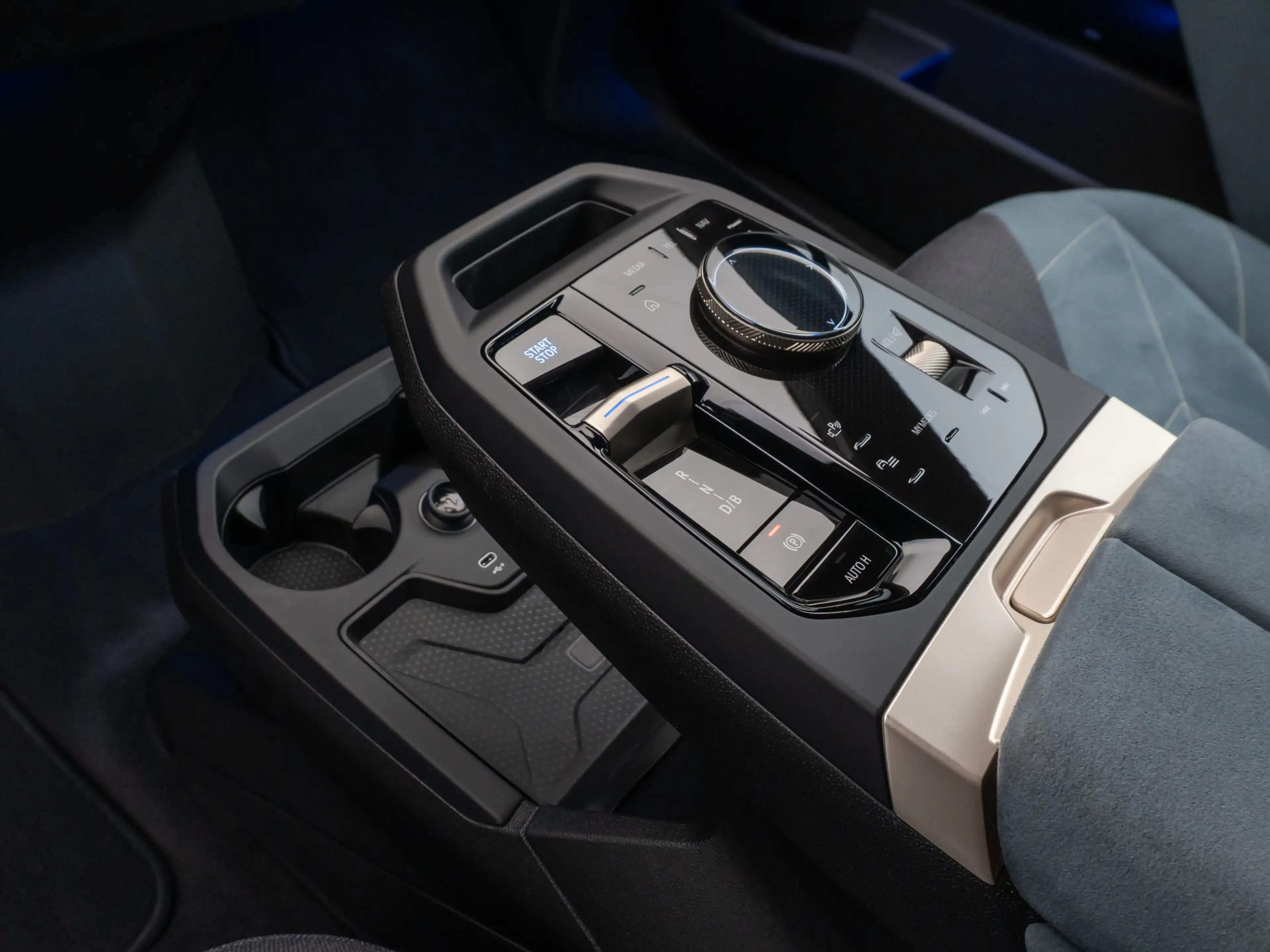 BMW iX Sport SkyLounge Laser 360°DAB H K 22Zoll — photo 21