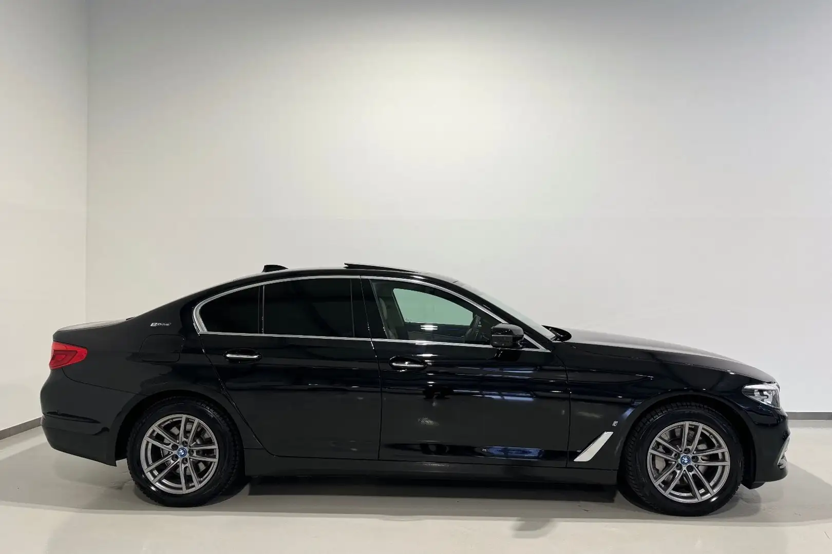 BMW 530 e G30 Luxury Line/NaviPRO/Schiebedach/360*Grad/ACC Schwarz - 2
