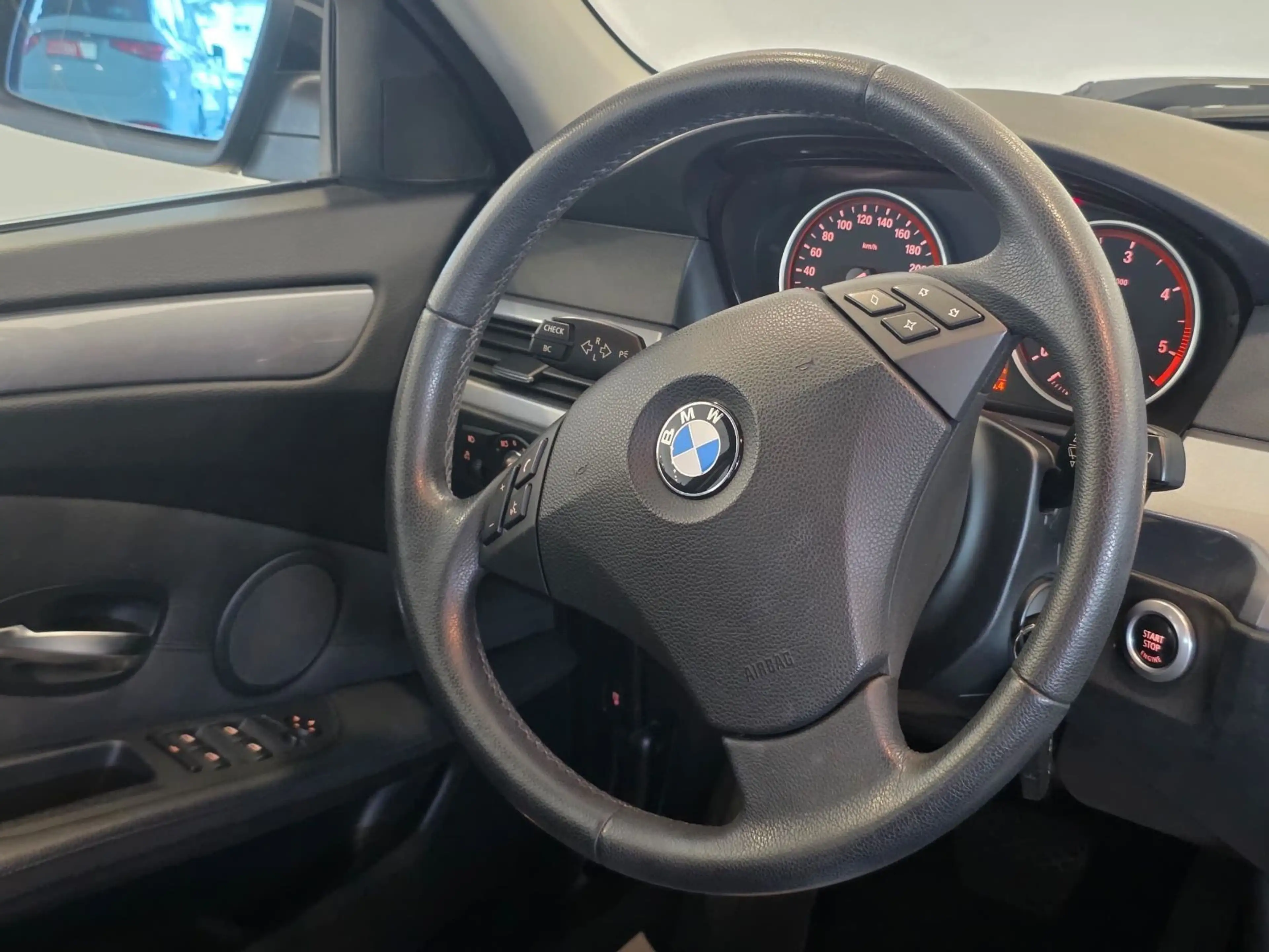 BMW 520 d Lim. Automatik|2-HAND|LEDER|NAVI|SHZ|SAUBE — photo 6