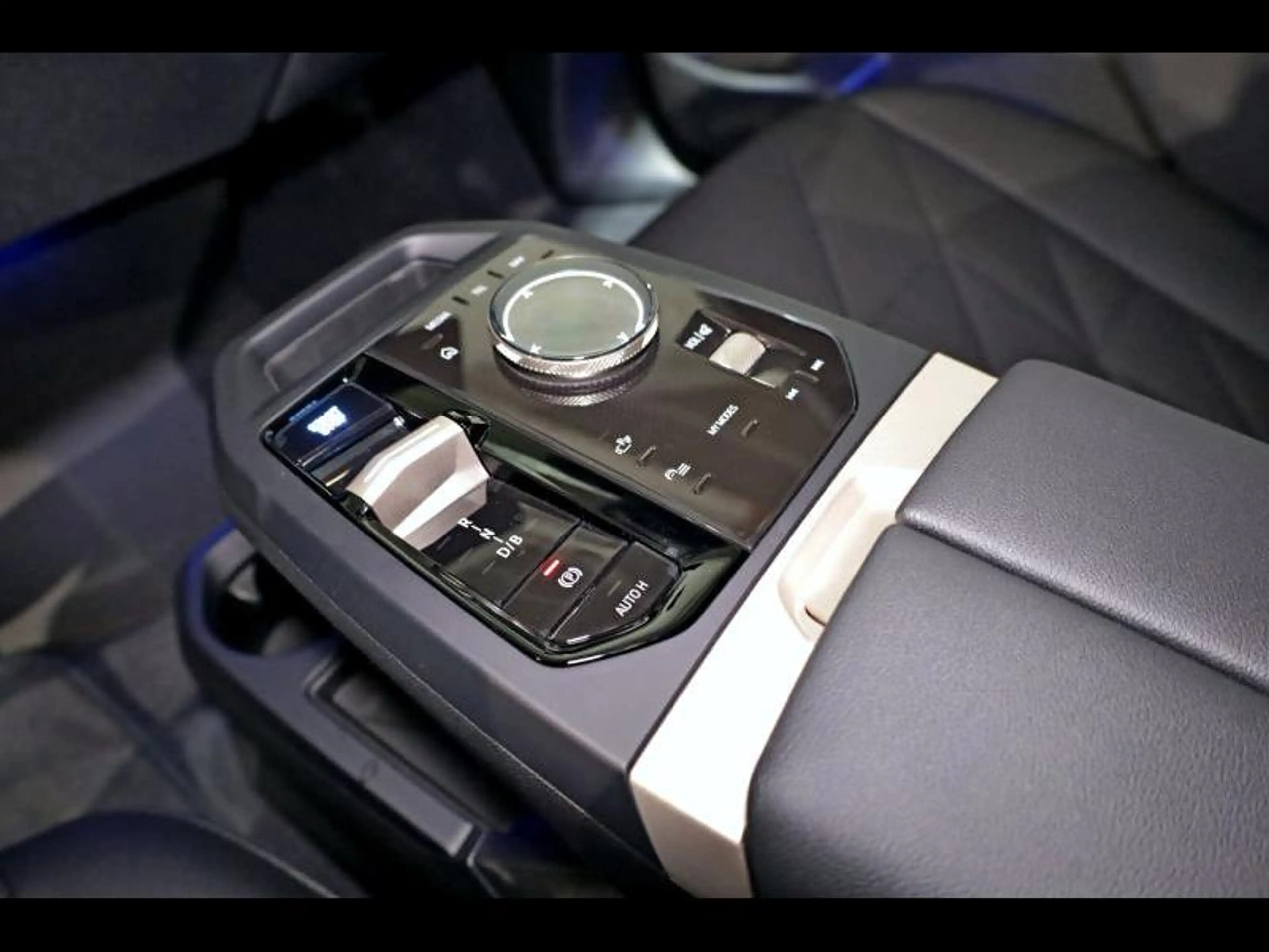 BMW iX xDrive50 Pack Sport — photo 14
