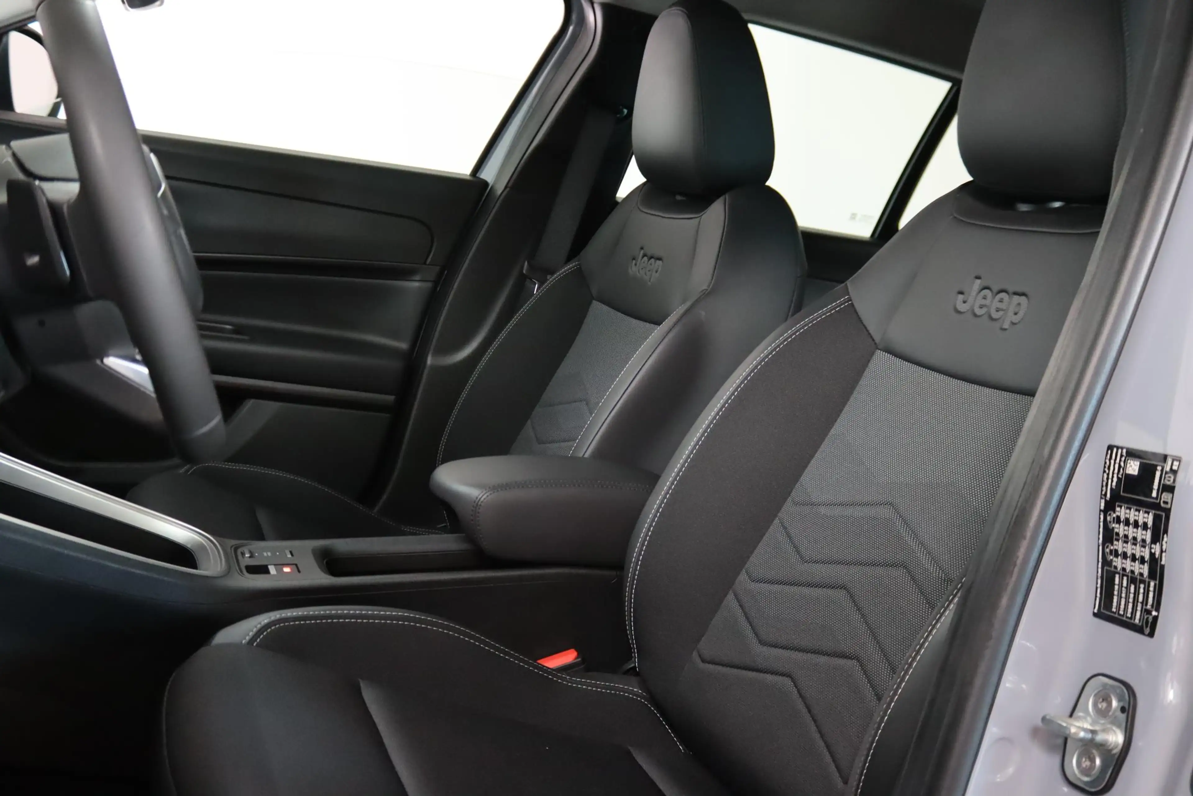 Jeep Avenger 1.2 e-Hybrid Altitude Apple Carplay/Android Auto, — photo 46