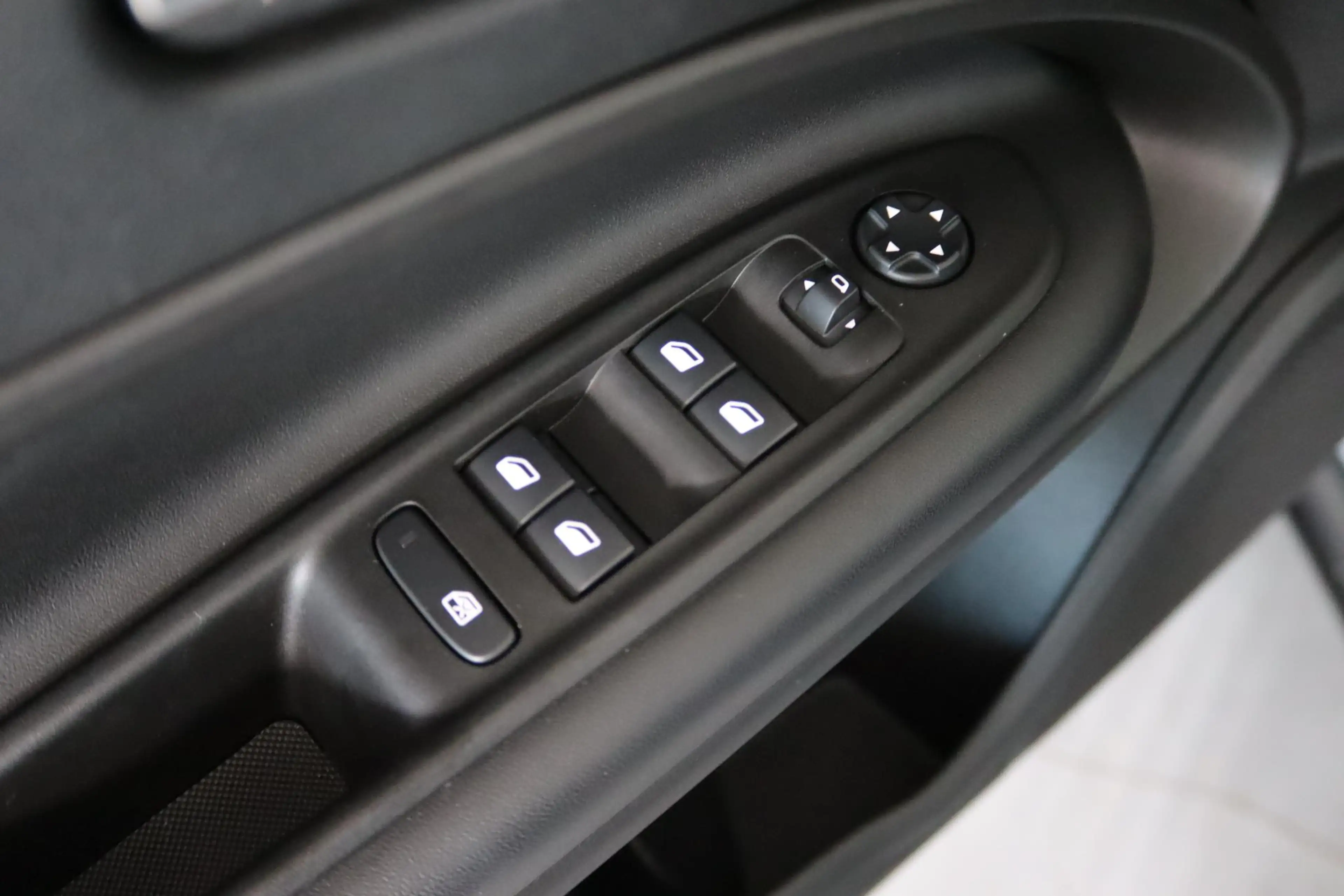 Jeep Avenger 1.2 e-Hybrid Altitude Apple Carplay/Android Auto, — photo 26