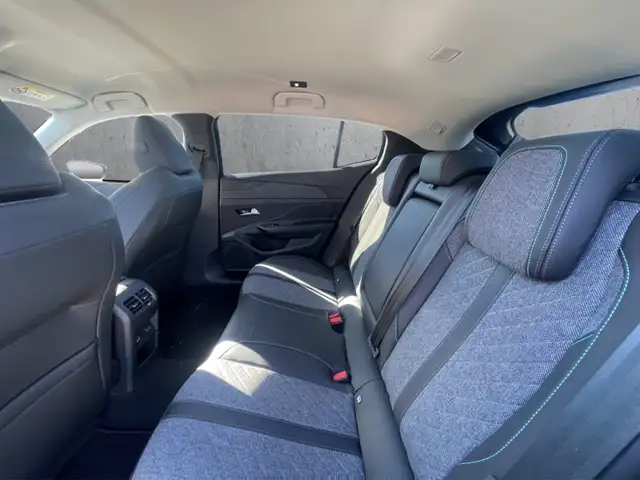 Peugeot 408 view 8