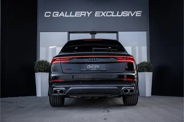 Audi SQ8 view 6