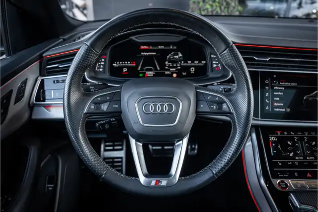 Audi SQ8 view 12