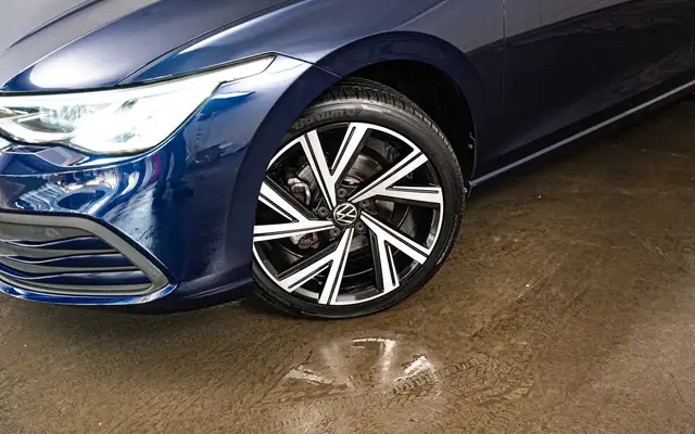 Volkswagen Golf view 5