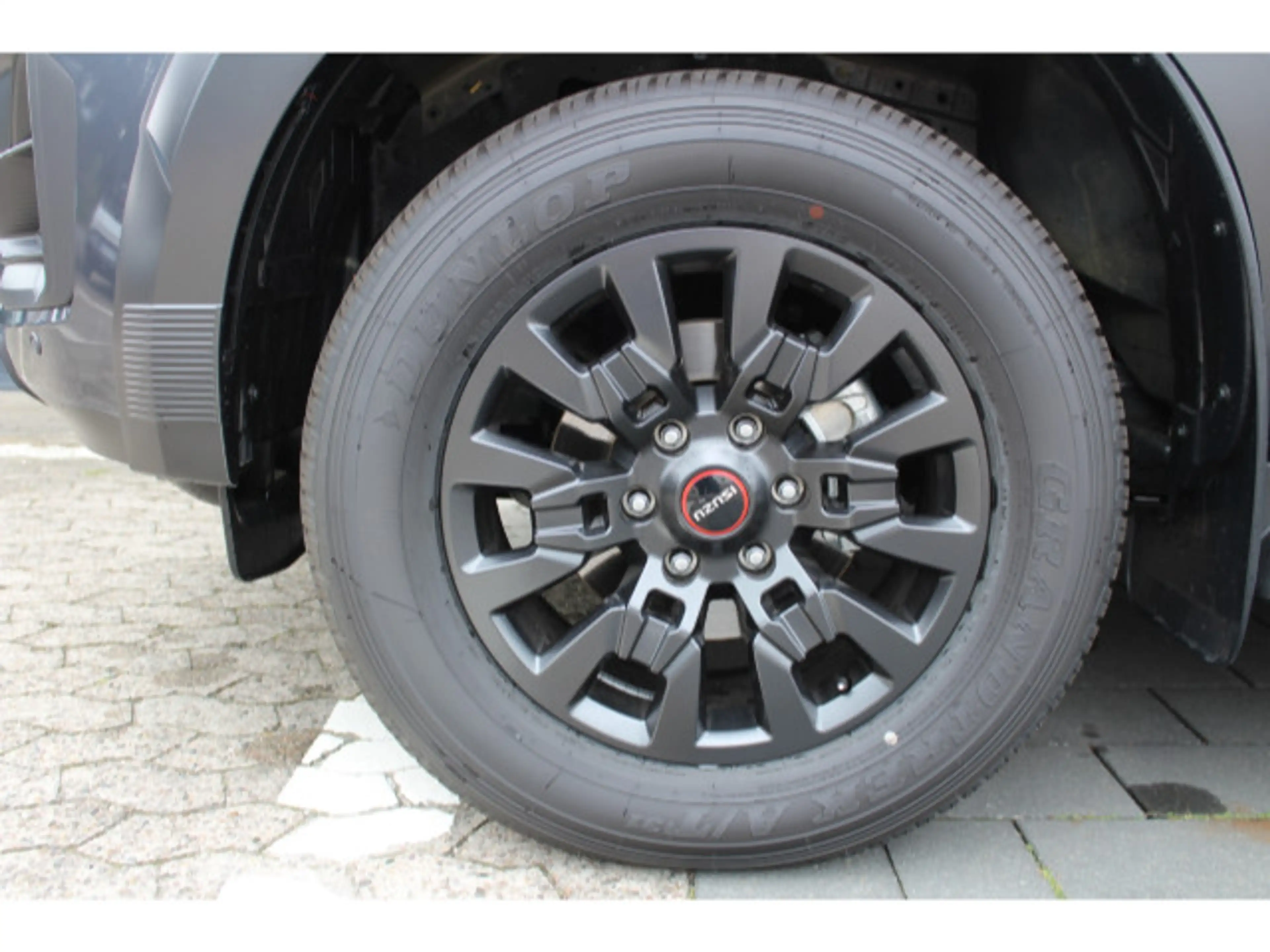 Isuzu D-Max 4x4 Double Cab 2.2 D V-CROSS Automatik — photo 15