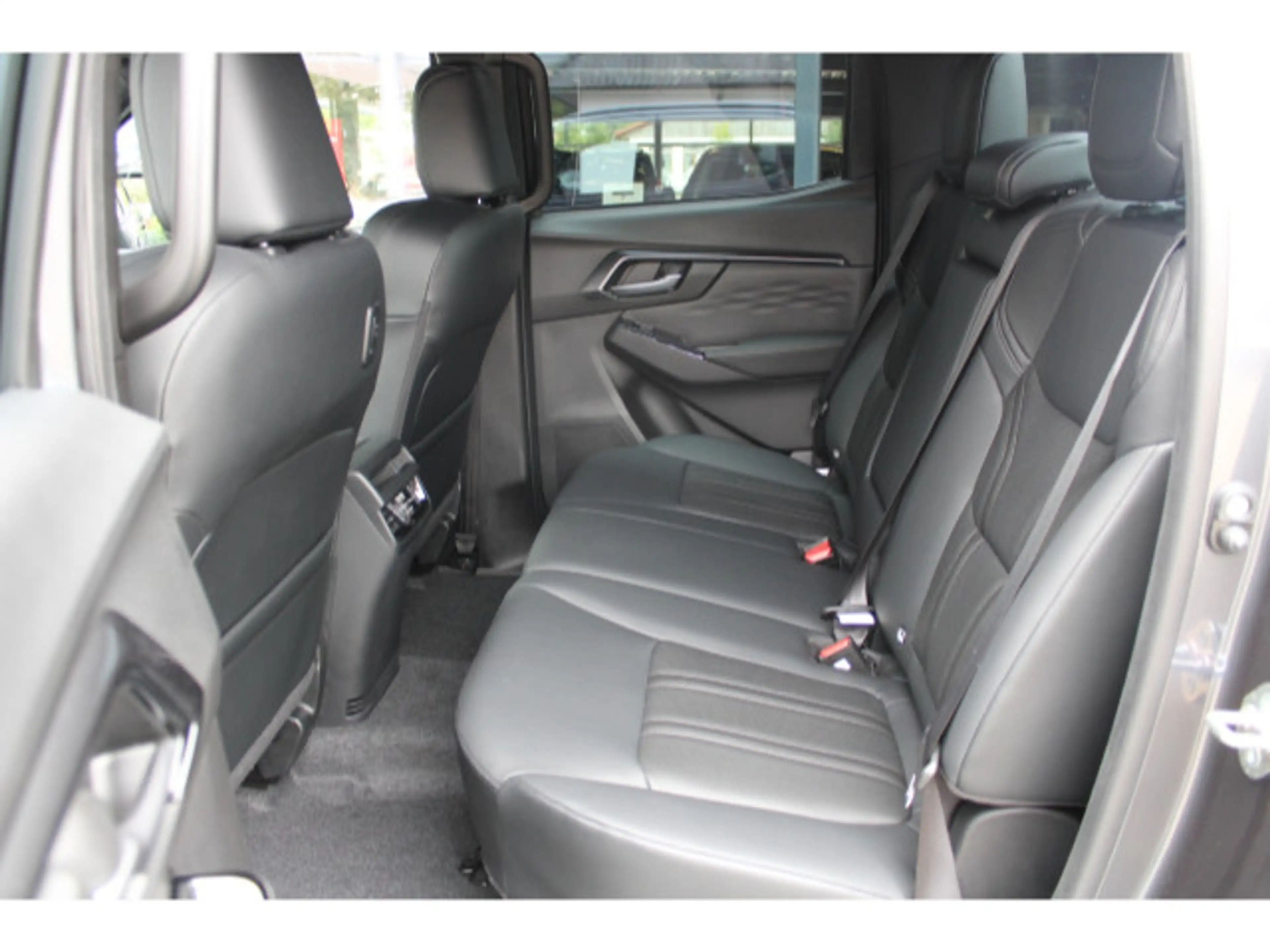 Isuzu D-Max 4x4 Double Cab 2.2 D V-CROSS Automatik — photo 14