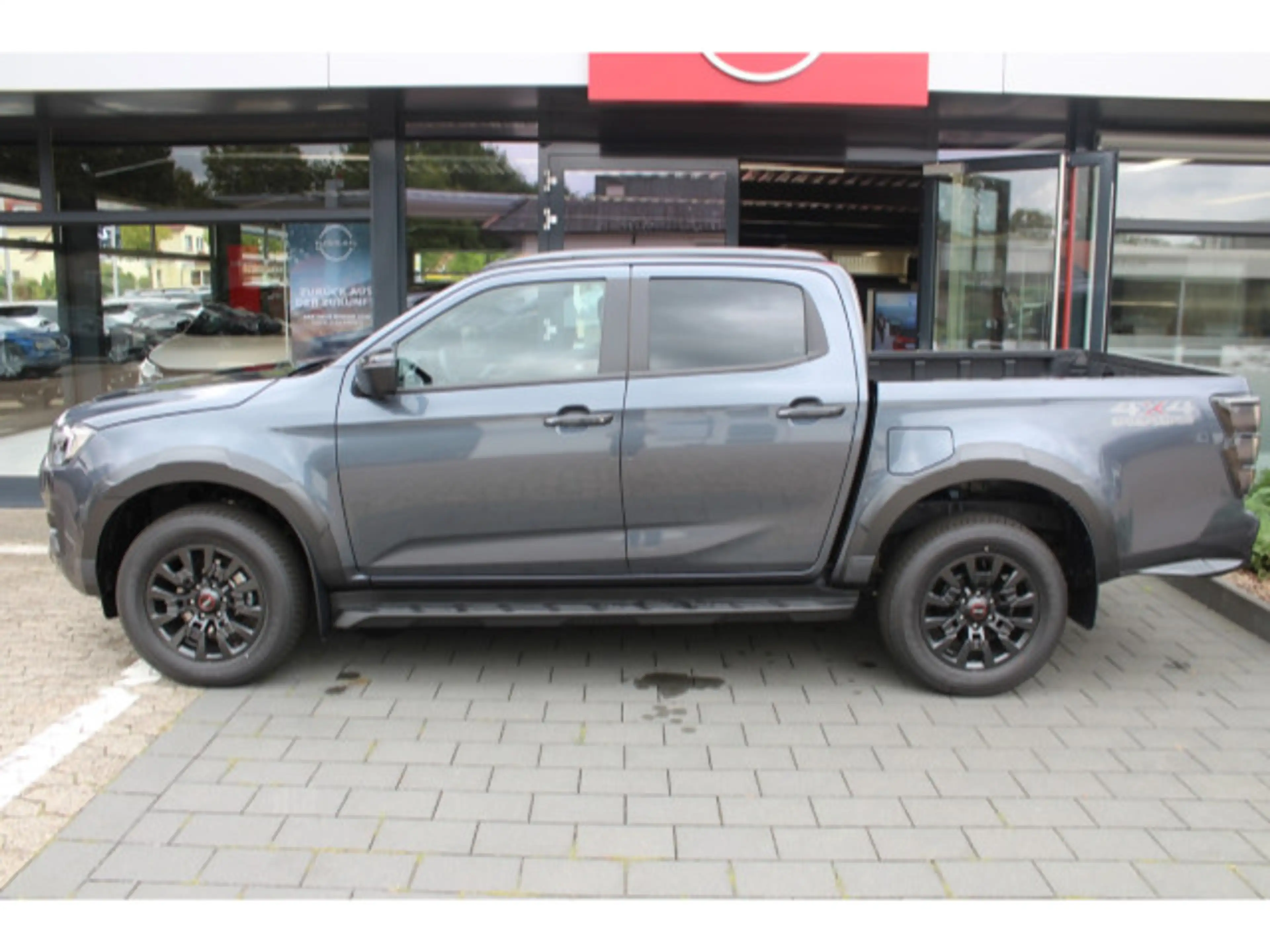 Isuzu D-Max 4x4 Double Cab 2.2 D V-CROSS Automatik — photo 4