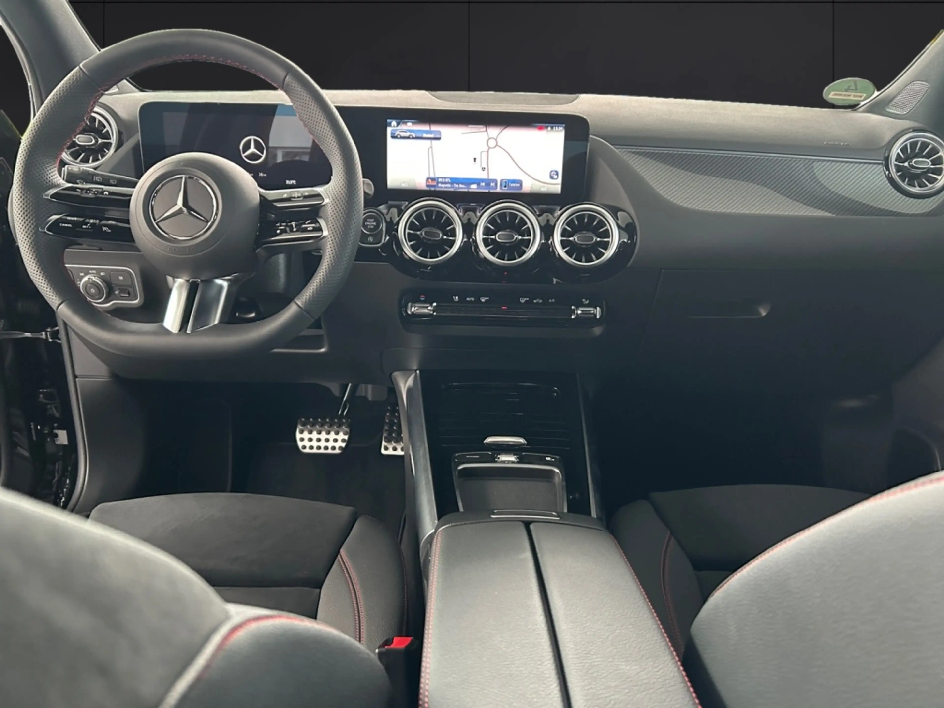 Mercedes-Benz GLA 220 4MATIC AMG+NIGHT+19"+8G+KEYLESS+360°+AHK — photo 12