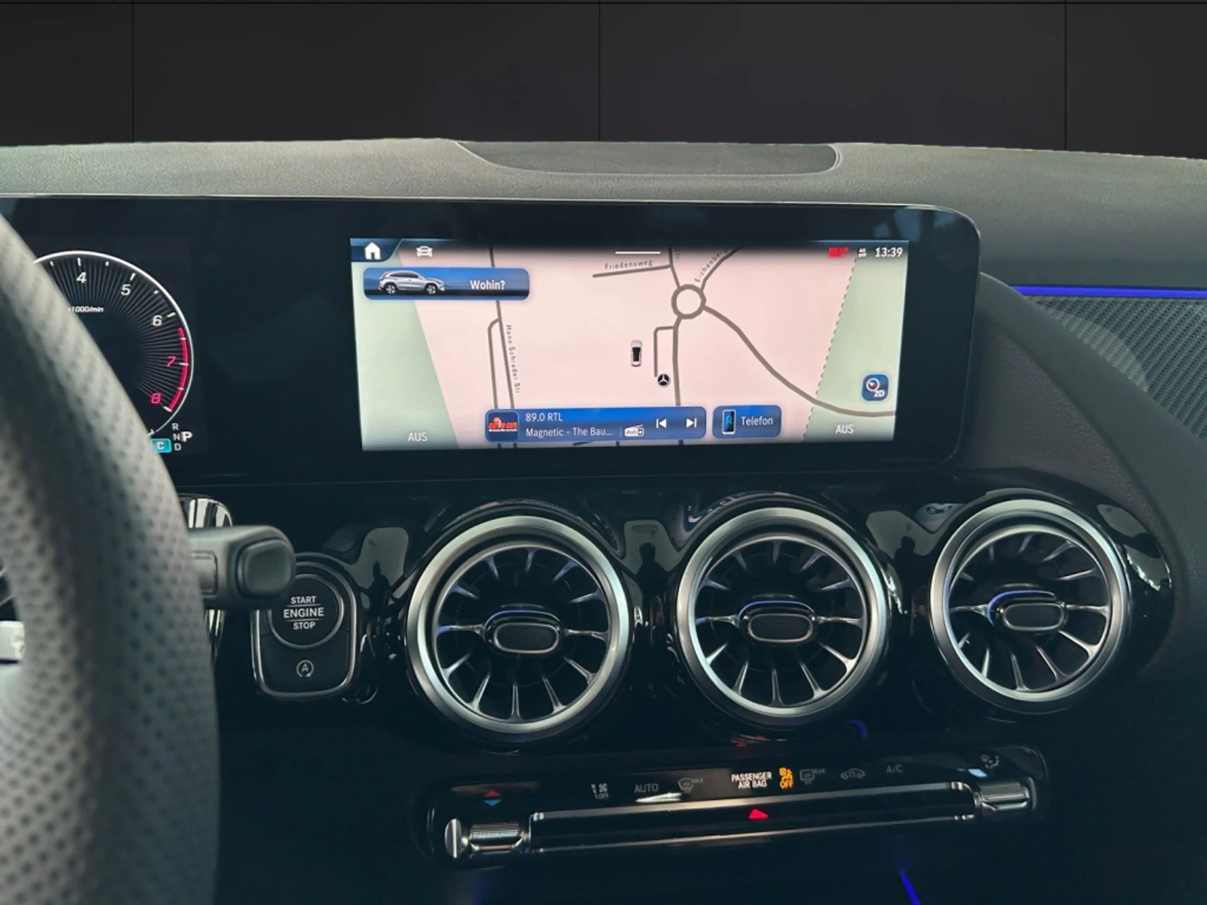 Mercedes-Benz GLA 220 4MATIC AMG+NIGHT+19"+8G+KEYLESS+360°+AHK — photo 10