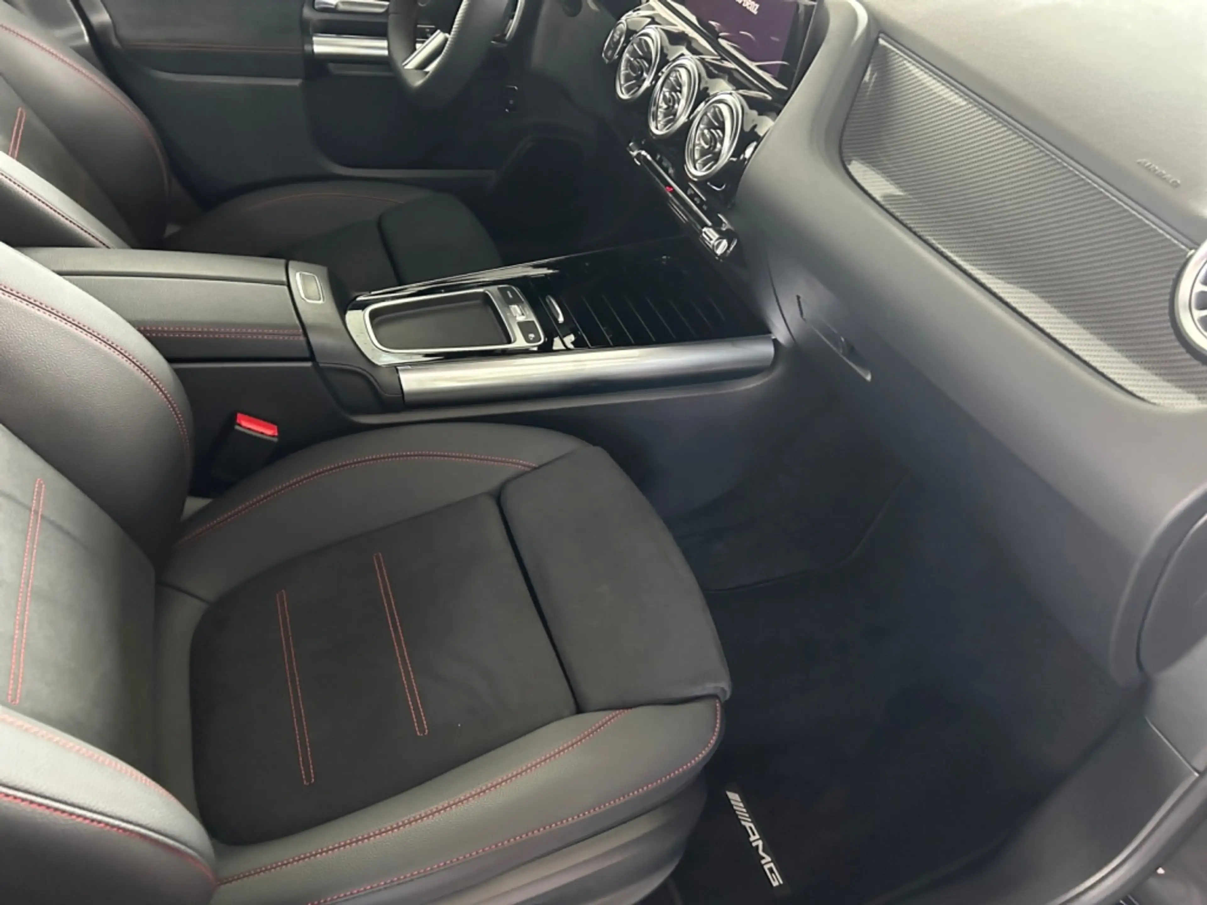 Mercedes-Benz GLA 220 4MATIC AMG+NIGHT+19"+8G+KEYLESS+360°+AHK — photo 6