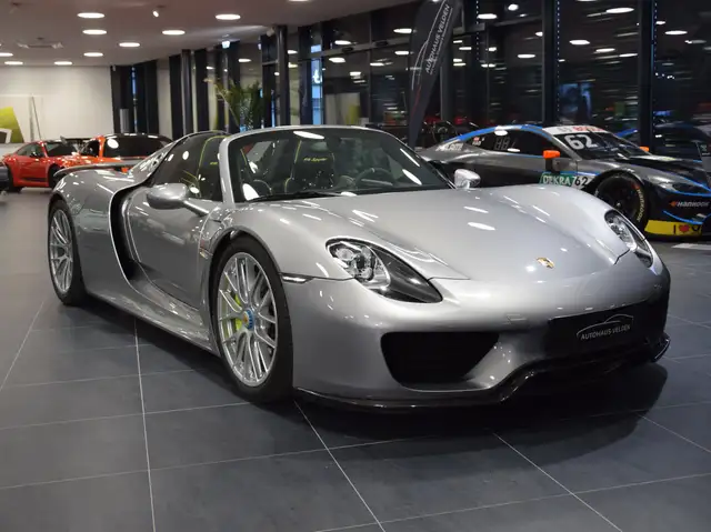 Porsche 918 Spyder Hybrid PHEV 4,6 DSG