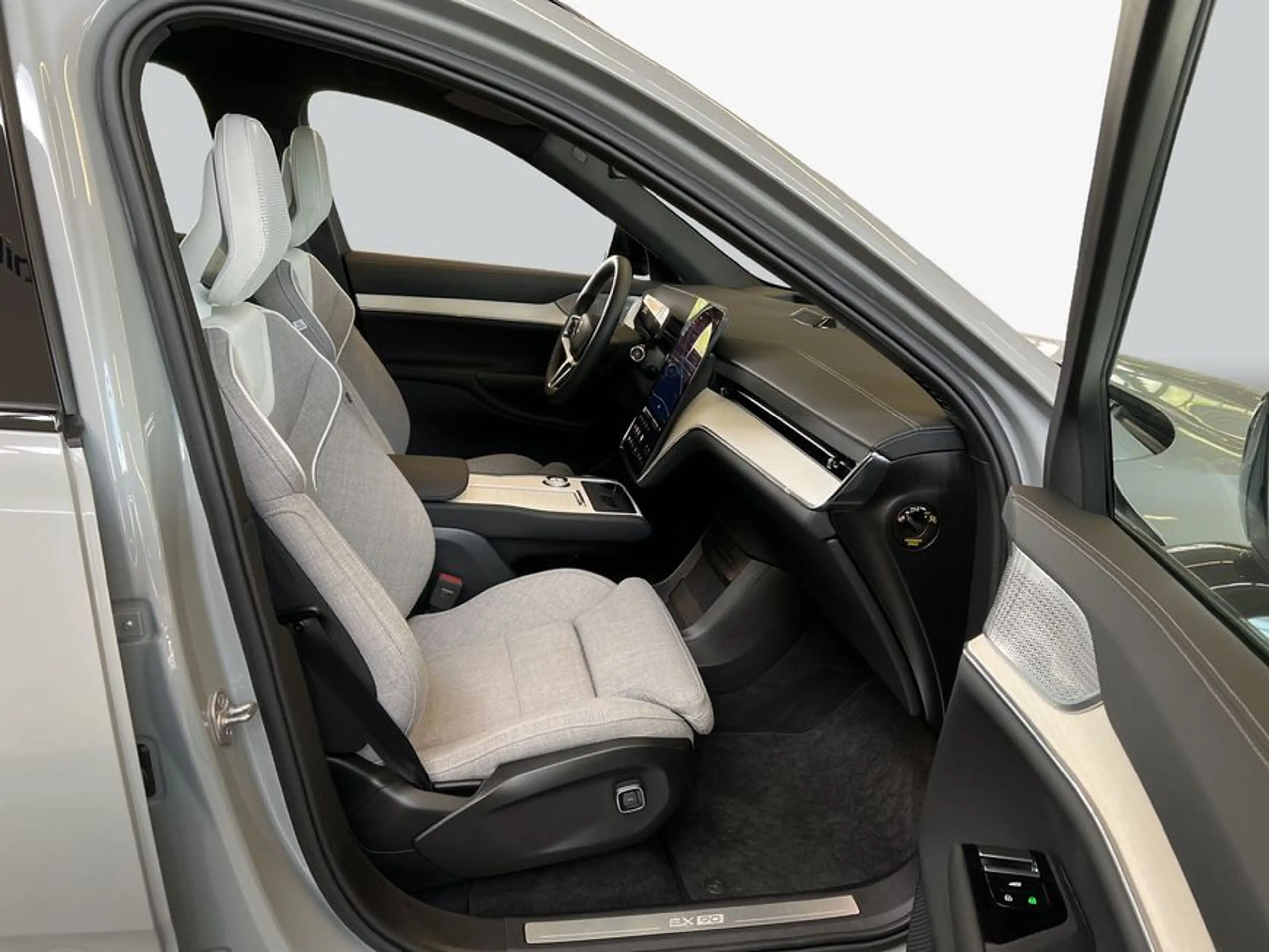Volvo EX90 Twin-Performance AWD Ultra 7S 22'' B&W Pilot- — photo 13