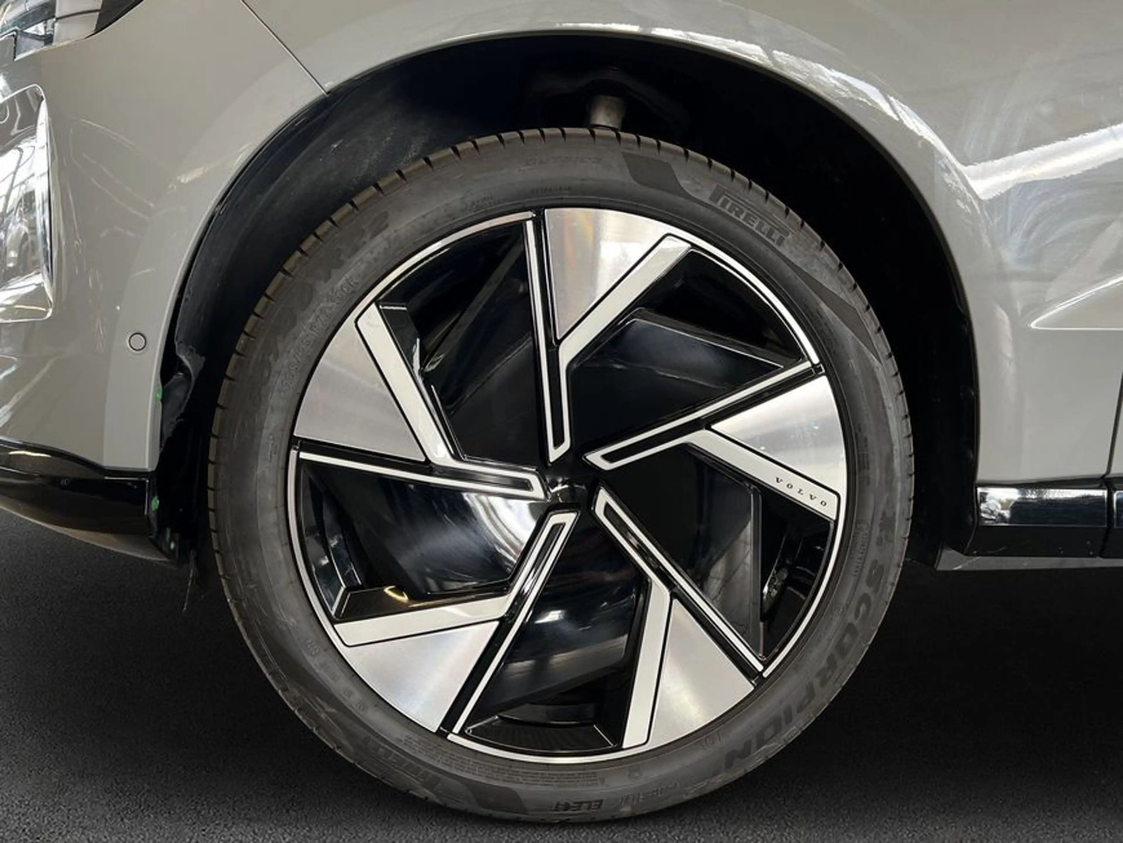 Volvo EX90 Twin-Performance AWD Ultra 7S 22'' B&W Pilot- — photo 8
