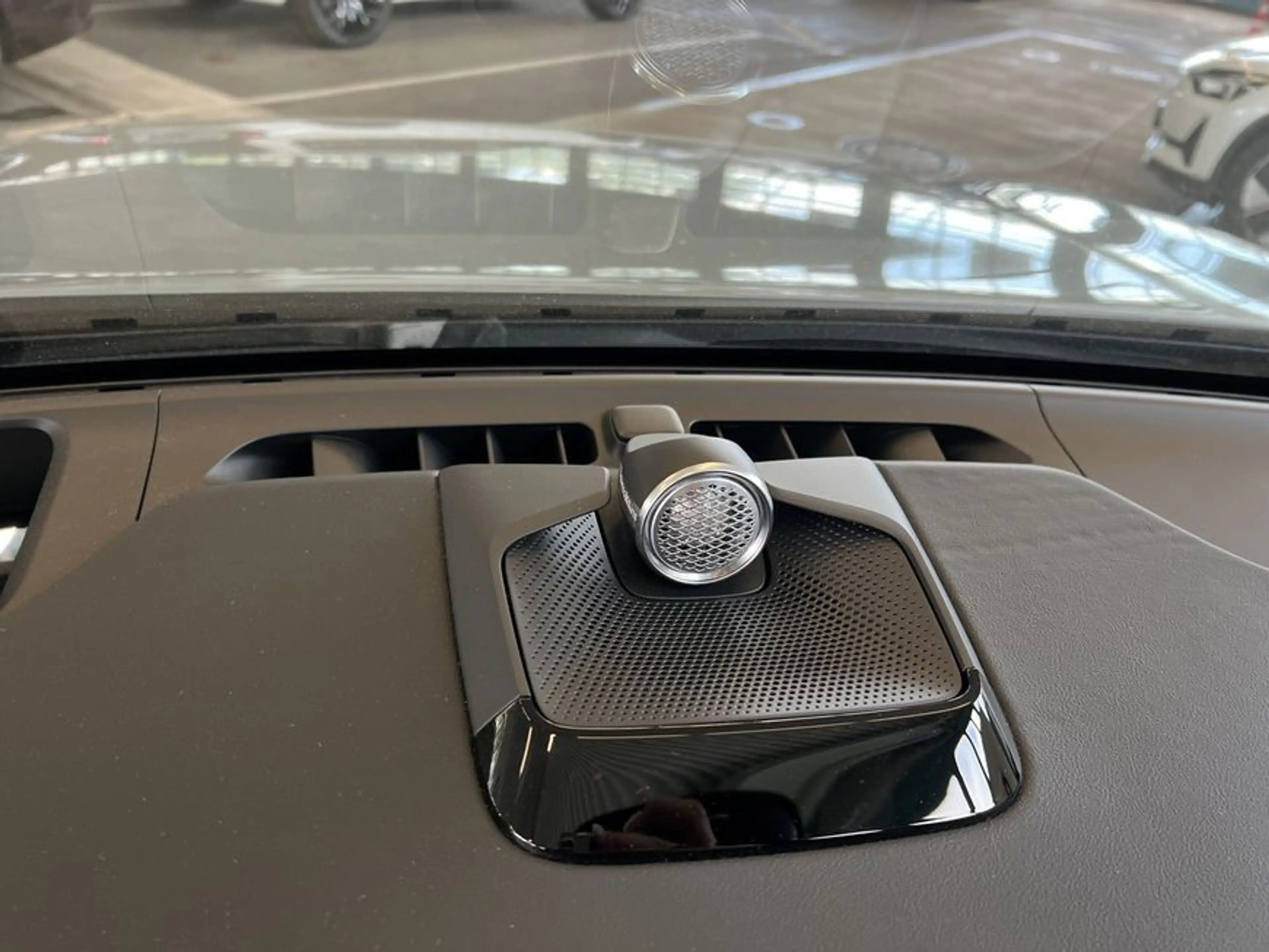 Volvo EX90 Twin-Performance AWD Ultra 7S 22'' B&W Pilot- — photo 28