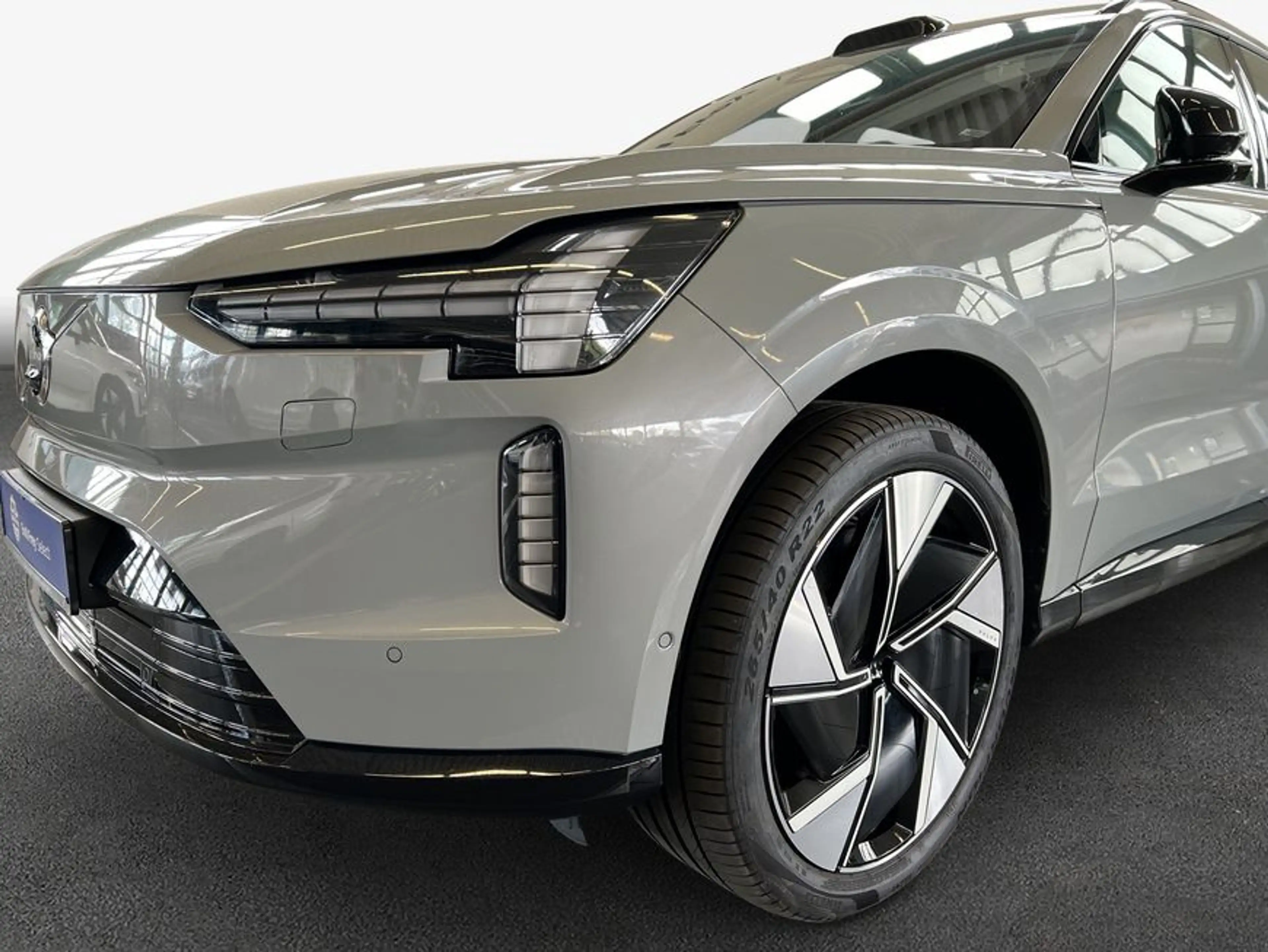 Volvo EX90 Twin-Performance AWD Ultra 7S 22'' B&W Pilot- — photo 7