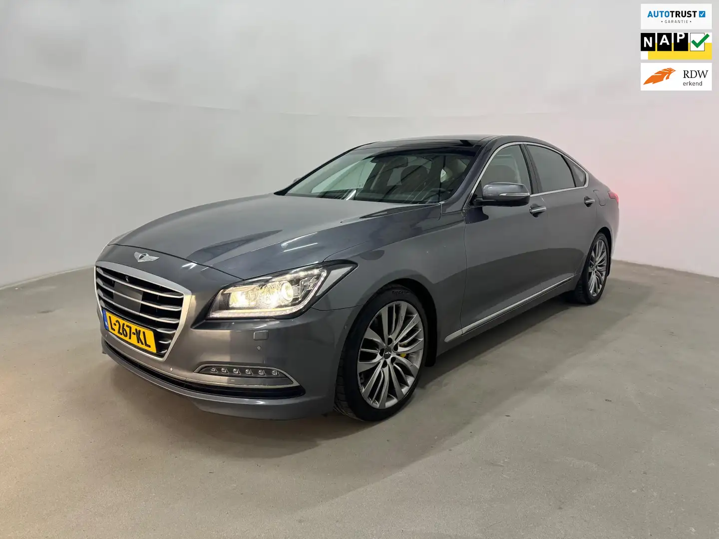 Hyundai Genesis 3.8 V6 GDi V6 HTrac AUT / Pano // Zeer Uniek // Gri - 1