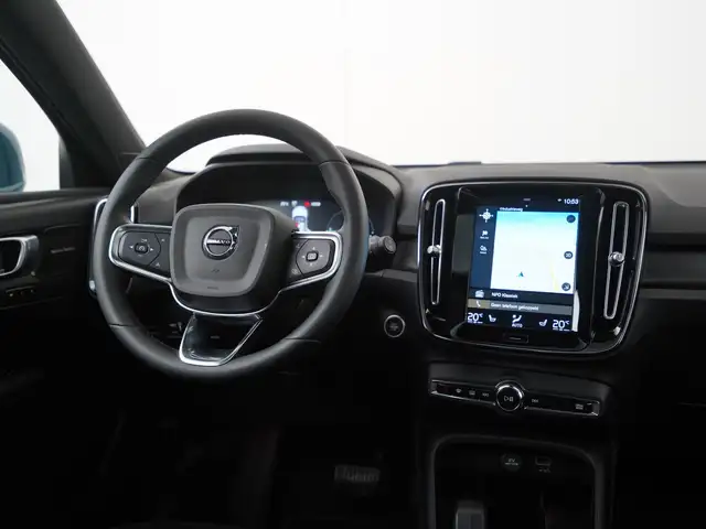 Volvo XC40 view 7
