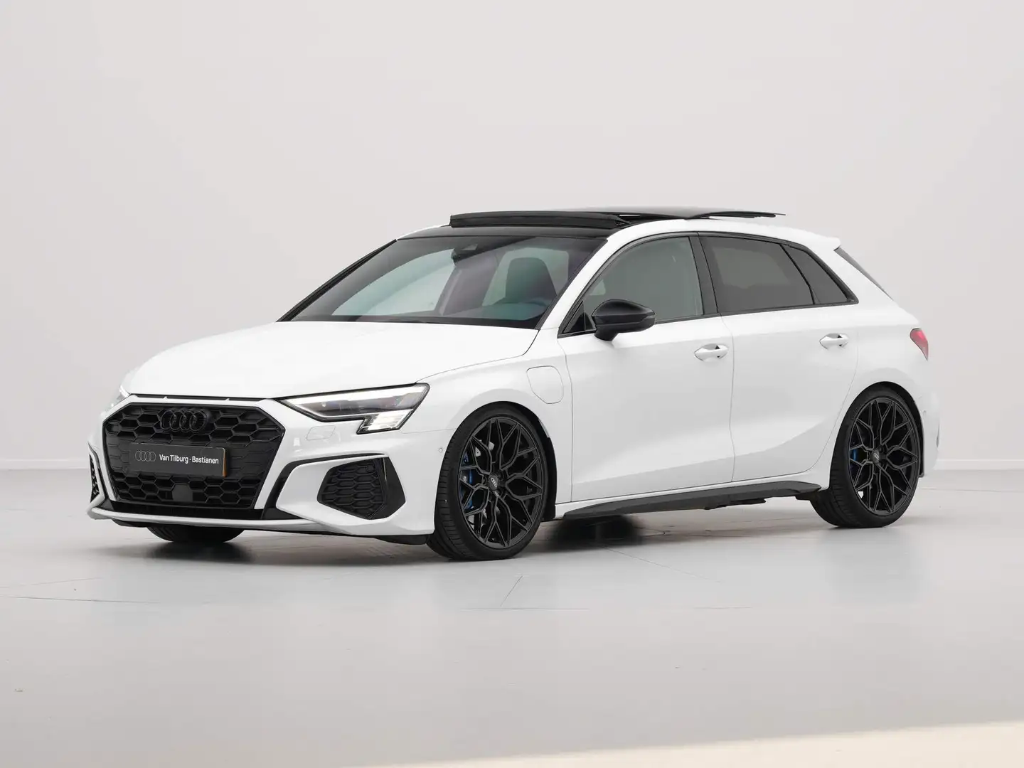Audi A3 Sportback 45 TFSI e S edition Competition Panorama Blanco - 2